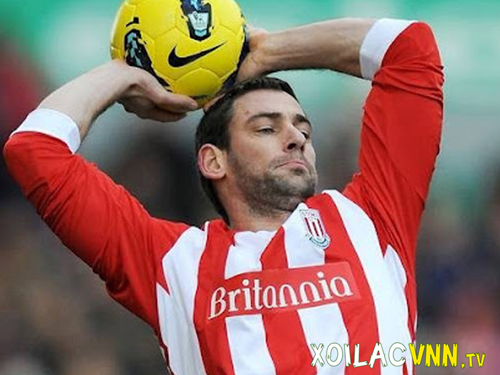 Ném biên trong bóng đá: Luật, kỹ thuật và những điều cần biết