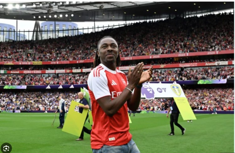 Eze sẽ ra quân đá cánh trái ở trận gặp Liverpool