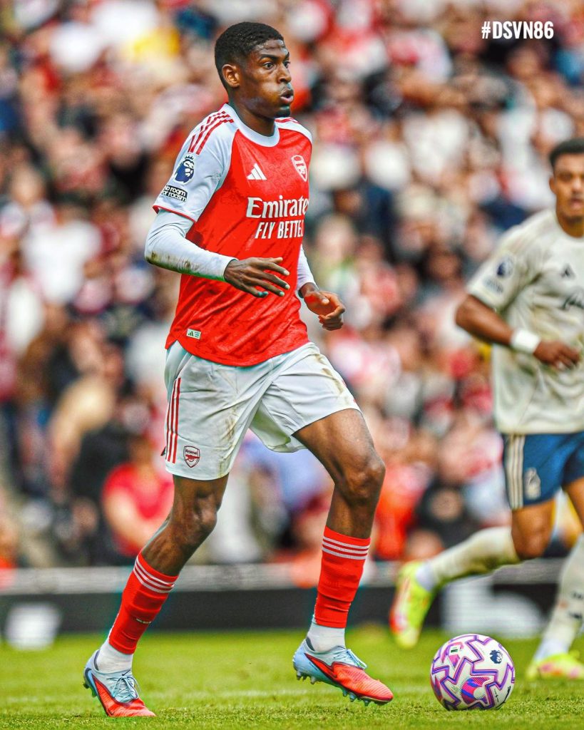 HLV Mikel Arteta đã có những nhận xét đầy tích cực về màn trình diễn của tân binh Cristhian Mosquera