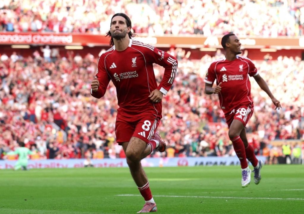 Liverpool hiện dẫn đầu BXH Premier League và mục tiêu của Arsenal là chiếm lấy top 1