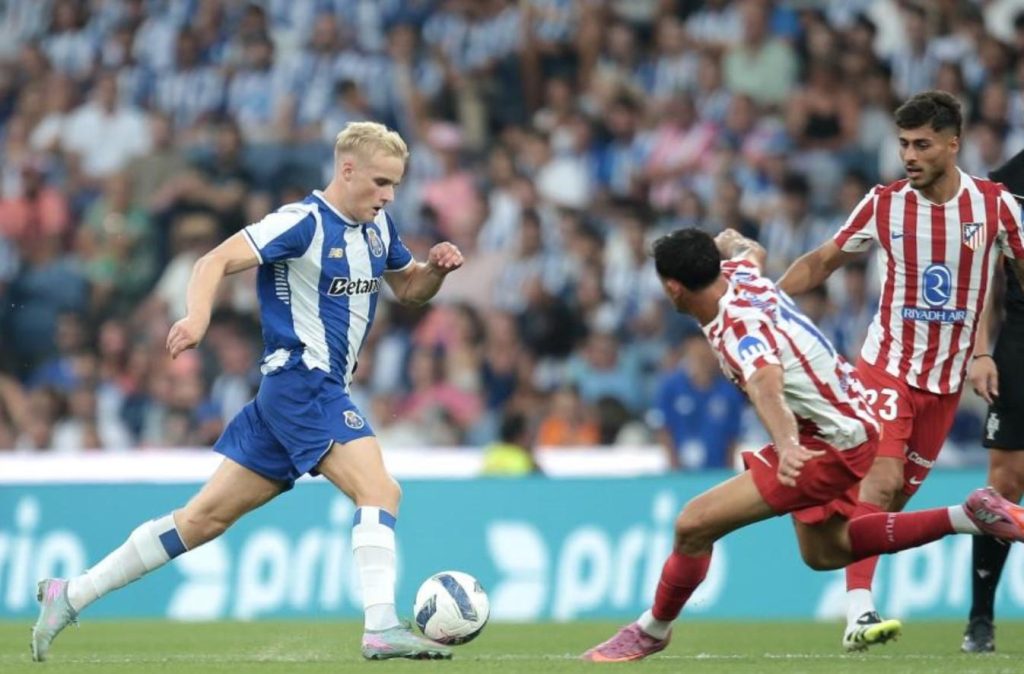 Froholdt được xem là mẫu tiền vệ toàn diện, có thể đá cả phòng ngự lẫn kiến thiết