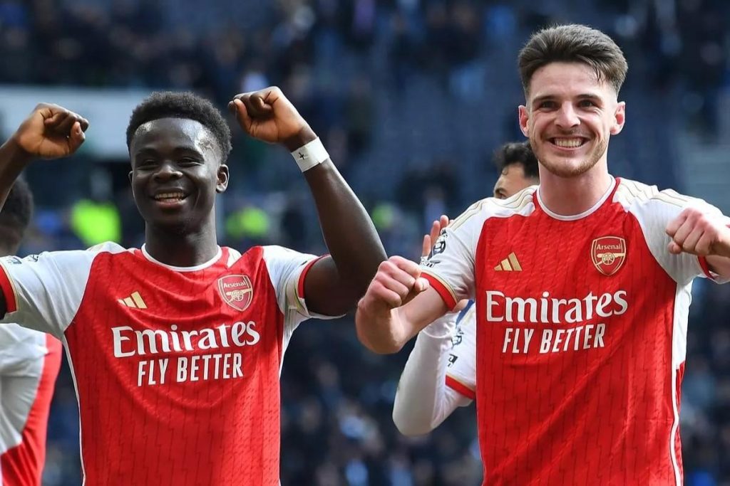 Saka dành hết lời khen ngợi cho Declan Rice